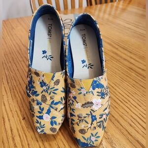 Tom's 7.5 Marigold Canvas Alpargata